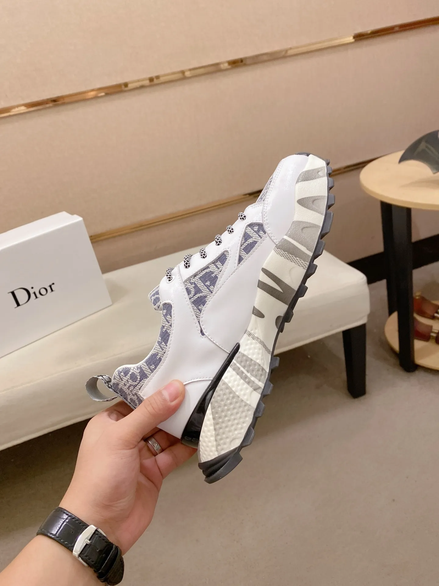 Men's shoes💰 462💰🇮🇹🇮🇹Dior d The new model is on sale at the same time at the counter. The upper 🇮🇹 is imported Italian first-layer cowhide, and the lining is fully imported sheepskin 💪💪. It is a complete 1⃣️ to 1⃣️ replica 🇮🇹💪💪, ⚠ Sole: The original sole is specially provided by the original factory. The exclusive movable molded sole is super comfortable. ⚠Original factory single goods, 🔍🔍high quality, you can enter and leave the counter at will, welcome to compare⚠. Code number:38-44